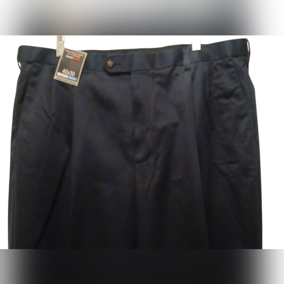Roundtree & Yorke - NWT, Navy Blue Travel-smart, Pleated, Expander Waistband,... - Picture 5 of 7